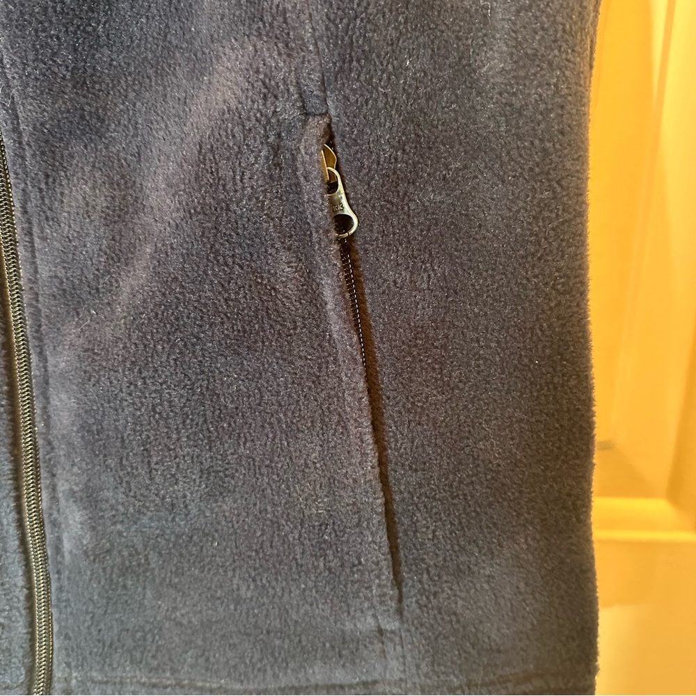 Columbia Women's Navy Fleece Vest NWT - Picture 4 of 8